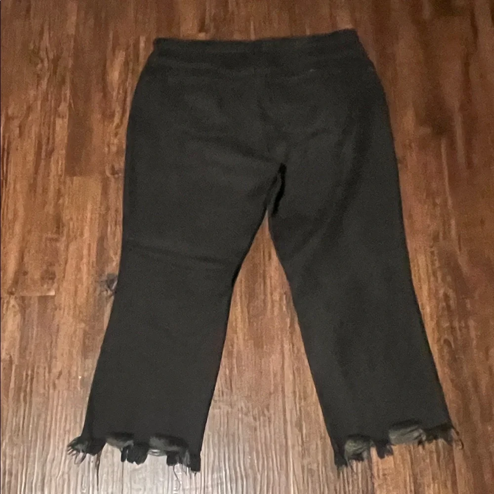 Size 32 Maggie Distressed Black Women Jeans - Picture 6 of 12